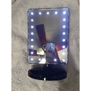 🍒 LED Light Up Vanity Mirror